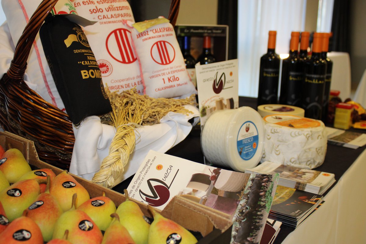 veronicadoval's tweet photo. #recomendables:
🌾#arrozCalasparra #ArrozdeCalasparra el standard + bomba
puedes comprarlo en 2 fabricantes: Cooperativa y Flor
https://t.co/OiDtiXqc9V
https://t.co/5nfrNGrccg
#rice #gourmet #delicatessen #herboristeria #organicfoood #bio #eco #ecologique @MasterChef_es #Paris https://t.co/uItc12lDQj