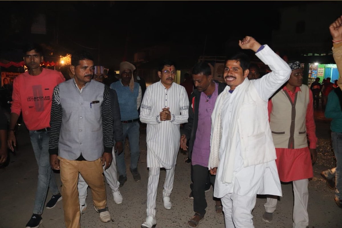 Narayan_Maihar's tweet photo. विन्ध्य पुनर्निर्माण की द्वितीय चरण में यात्रा #अमरपाटन विधानसभा के ग्राम जीगना पहुंची जहां उपस्थित ग्राम वासियों द्वारा यात्रा का पुरजोर स्वागत किया गया!सभा में उपस्थित लोगों से आव्हान किया गया कि सभी लोग इस जनजागरण से जुड़े और अपने हक की बात करे ।
#विंध्य_जनजागरण_यात्रा https://t.co/bWchSCULnF