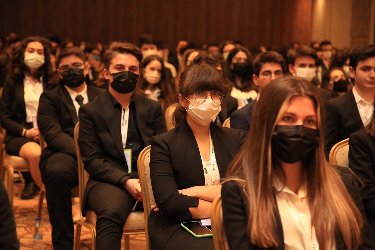 t-MBA Liderlik Akademisi Eğitim Kampı'nın ilk günü  Eğitimden Sorumlu Genel Müdür Yardımcımız Enis Eryaman ve Eğitim Direktörümüz Özgür Kapan’ın açılış konuşmaları ve geleceğin liderlerine başarılar dilemeleri ile başladı.