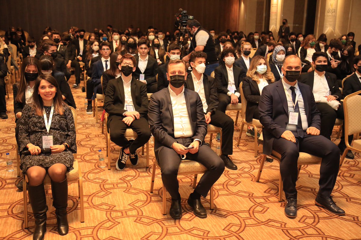 DogaOkullari's tweet photo. t-MBA Liderlik Akademisi Eğitim Kampı'nın ilk günü  Eğitimden Sorumlu Genel Müdür Yardımcımız Enis Eryaman ve Eğitim Direktörümüz Özgür Kapan’ın açılış konuşmaları ve geleceğin liderlerine başarılar dilemeleri ile başladı. https://t.co/LmHyhkYfj3