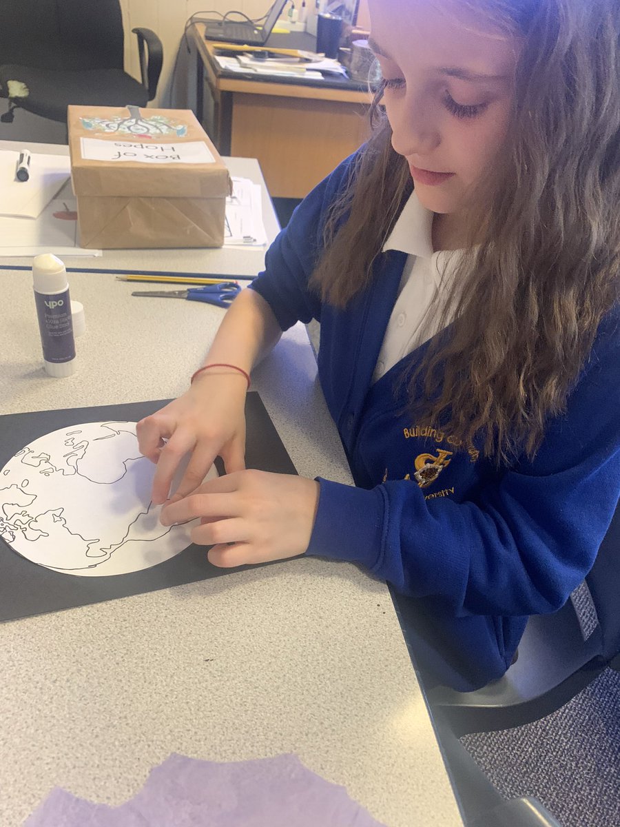 stjosephskly's tweet image. Oak class have been creating some artwork this afternoon with the theme “The Light Of Christ”       John 12:46 
“ I have come as Light into the world, so that everyone who believes in Me will not remain in darkness.”
@bcw_cat #Art #MondayFunday #OakClassRules #JesusIsTheLight