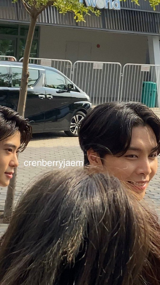 พี่เค้าหล่อมากแก แต่แก แกดูก่อน แกลองดูให้ดี แกลองดูใหม่อีกที