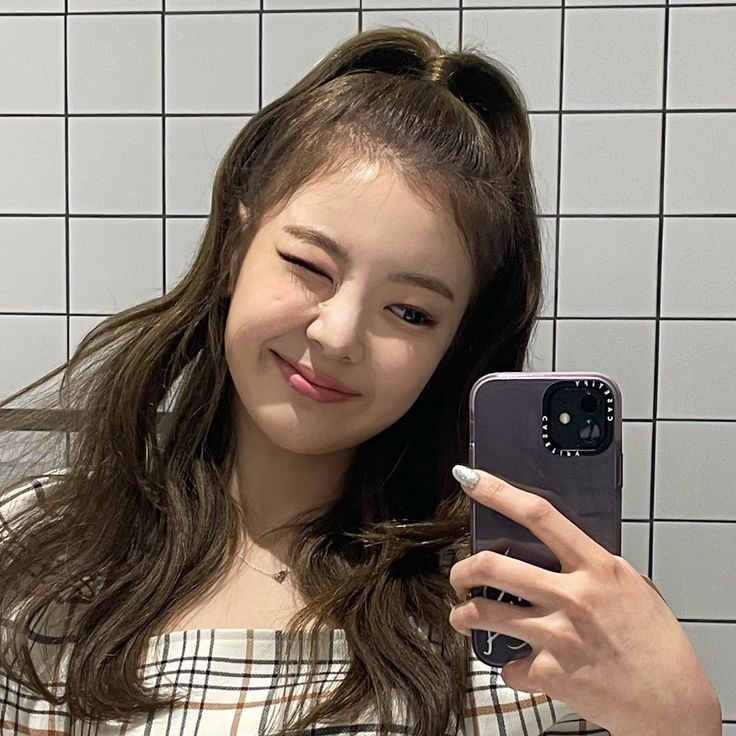 yourfavnora's tweet photo. most beautiful girl to exist <3 https://t.co/Eh7rvJR9NN