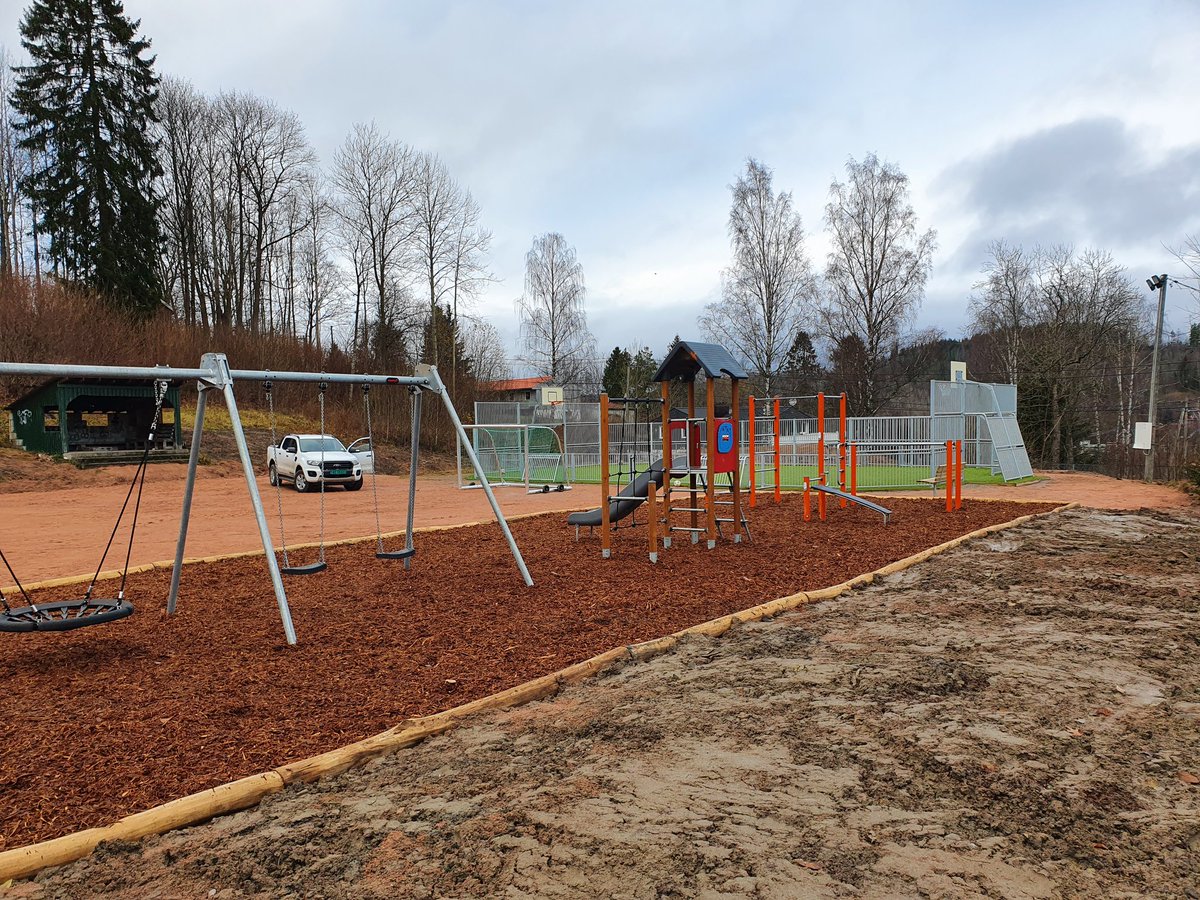 Bohemen_'s tweet photo. Nytt nærmiljø anlegg levert på #Åros , #Hurum #Kompan https://t.co/qZtUm5WiP7