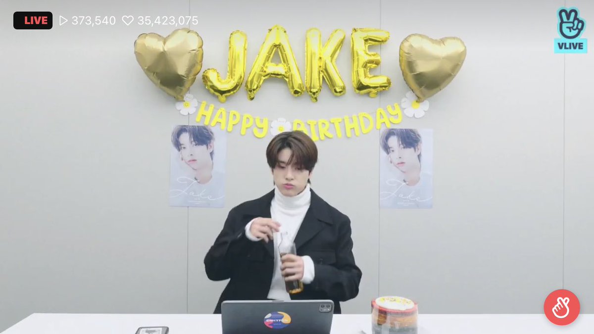 jakewonluver's tweet photo. happy birthday my love, ily🥺❤️ https://t.co/rl9Nl15cw1