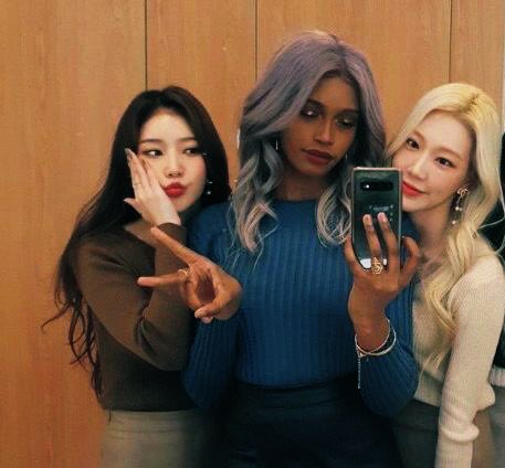 LorxaL's tweet photo. #LeiaOut  BLACKSWAN OT3 this is such a better group tbh 🤷🏾‍♀️ https://t.co/e09lrFFWXu