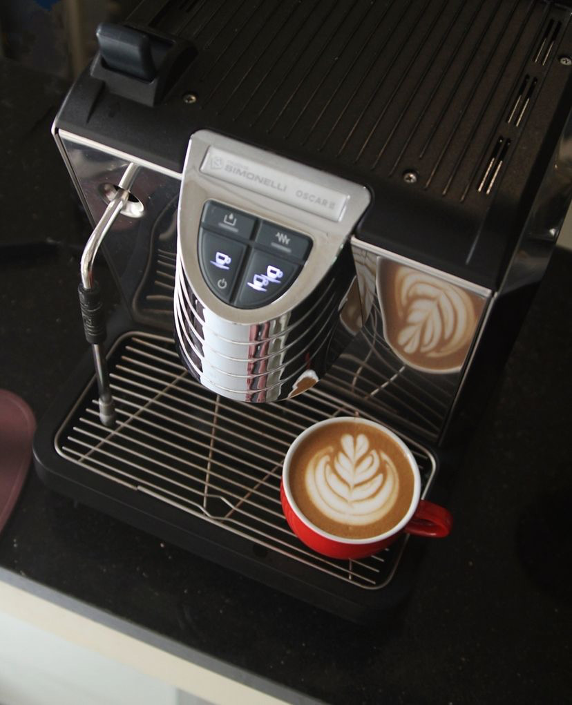 nuovasimonelli's tweet photo. #OscarII is a compact, flexible, and performing #coffee machine, ideal for making your #CoffeeCorner unique to brew stellar #spros at any time of the day. #NuovaSimonelli
[📸  credits makeme coffee] https://t.co/E6yK3dsHvT