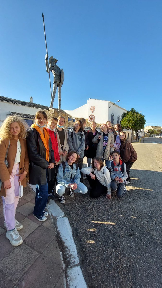 IES_FNieva's tweet photo. Compartir experiencias para aprender. Una semana intensa de Intercambio @IES_FNieva #Valdepeñas #Spain #Poland #sp231 #Warsaw #FSE https://t.co/58ovduMcer