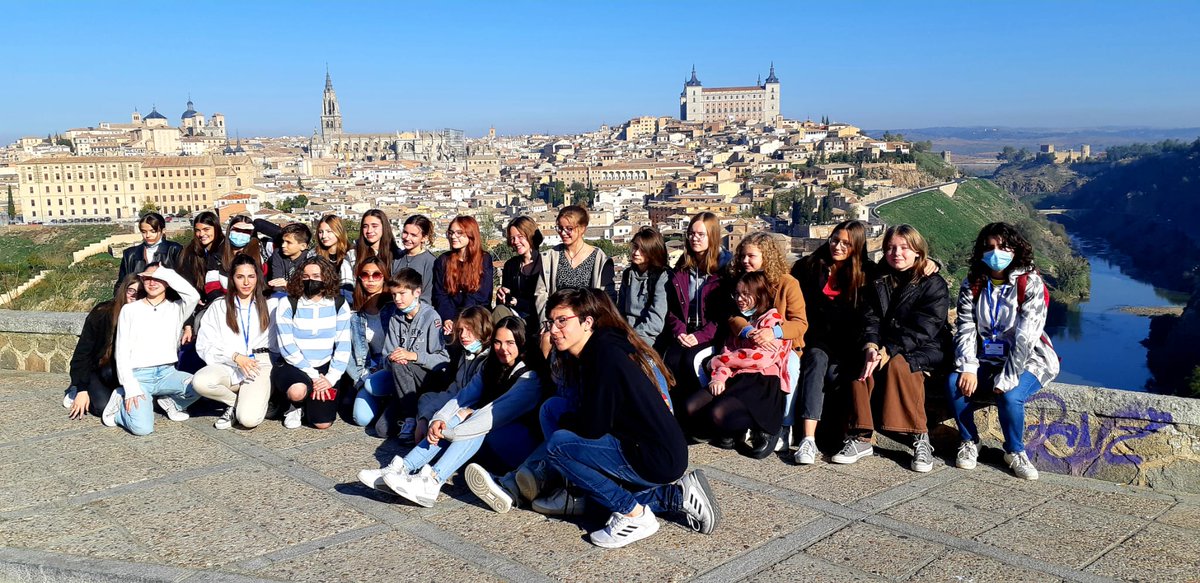 IES_FNieva's tweet photo. Compartir experiencias para aprender. Una semana intensa de Intercambio @IES_FNieva #Valdepeñas #Spain #Poland #sp231 #Warsaw #FSE https://t.co/58ovduMcer