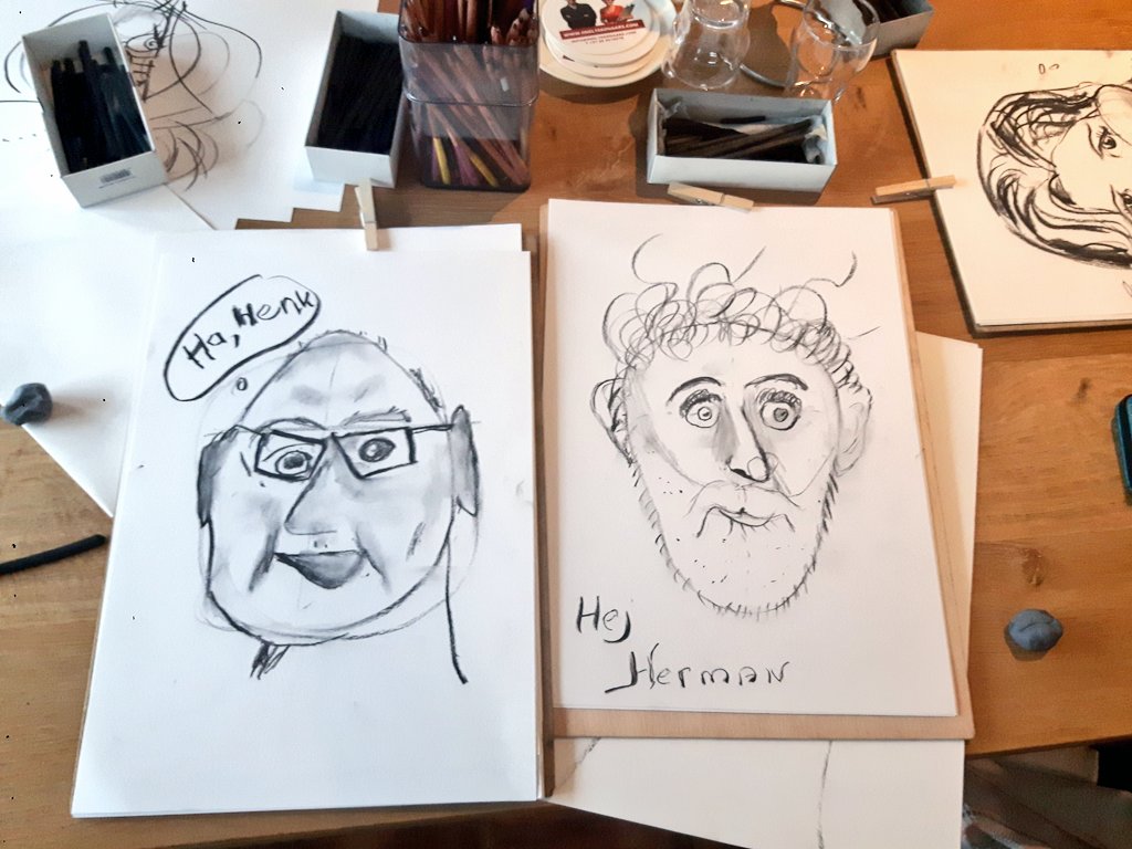 sneltekenaars's tweet photo. #workshop #karikatuur & #portret tekenen door
Hugo Freutel✏ op de
Dag vd Mantelzorgers ✏
te Raalte. Vorige week.
#sneltekenaar #karikaturist #aktiviteit #creatief #educatief #entertainment #geplaceerd #aantafel overdag.
Opdracht: Carinova
Boeking: https://t.co/7Ps08AVHuG https://t.co/FJFa96jXlc