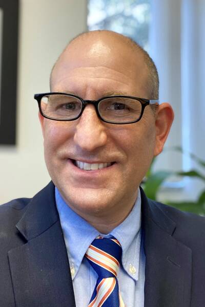 UFHealth's tweet photo. Congratulations to Dr. @HallerMichael, chief of pediatric endocrinology, Dr. Desmond Schatz, @ufdiabetes medical director, and Dr. Mark Atkinson, @ufdiabetes director, who were ranked among @Daily_Experts' top 20 Type 1 Diabetes experts worldwide! 🎉
https://t.co/AprDjvfOUw #T1D https://t.co/z7dvUGuJ58