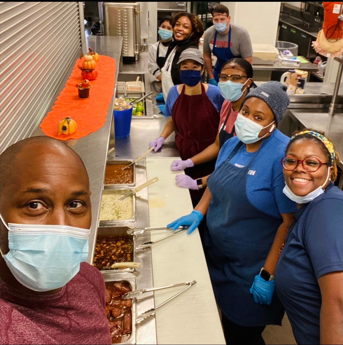HoustonLRev's tweet photo. This past weekend, members from Boards 59 & 60 volunteered at A Shelter for Cancer Families and The Beacon of Downtown Houston as a part of our fall 2021 HLR Day of Service.
#houstonlawreview #lawreview #uhlaw #giveback #community #lawschoollife https://t.co/kJ4UtKei7L