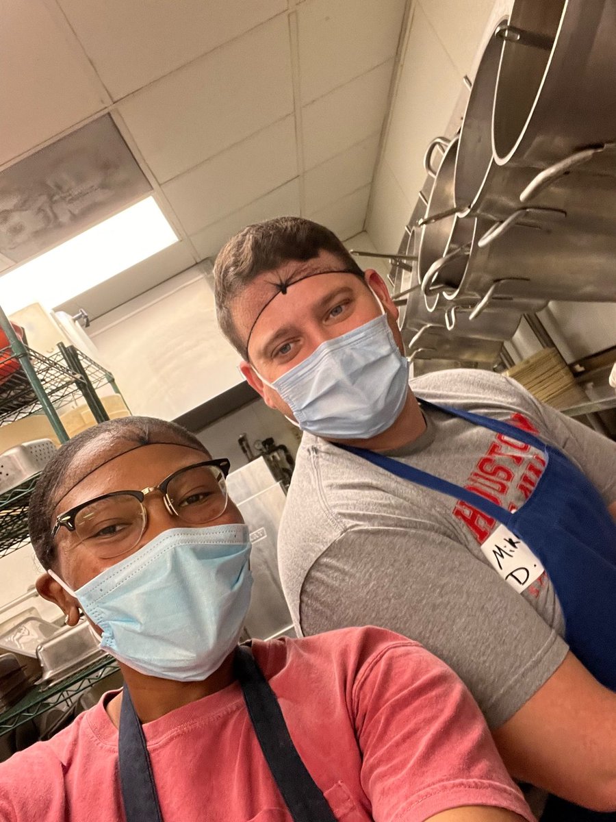 HoustonLRev's tweet photo. This past weekend, members from Boards 59 & 60 volunteered at A Shelter for Cancer Families and The Beacon of Downtown Houston as a part of our fall 2021 HLR Day of Service.
#houstonlawreview #lawreview #uhlaw #giveback #community #lawschoollife https://t.co/kJ4UtKei7L