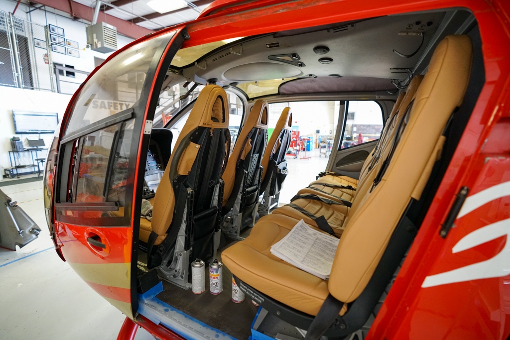 IFlyPapillon's tweet photo. Out with the old and in with the new... Seats, that is! 
🚁💺👉 #maintenancemonday

#helicopter #worklife #aviationdaily #maintenancedept #aviation4u #aviationdaily #avgeek #aircraft #flying #aviationlovers #aviationgeek #pilotlife #aviationlover #airbus #aircrew #aviationlife https://t.co/FlNePsJn4Y