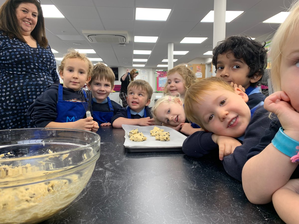 CHSEarlyYears's tweet photo. Aprons at the ready! This morning our keen mini bakers set off to the Food Tech room to try their hand at some baking! Rock cakes were on the menu today and they quickly got to work, using their maths skills to measure out the different ingredients. #EYFS https://t.co/kdL7JCJ8E7