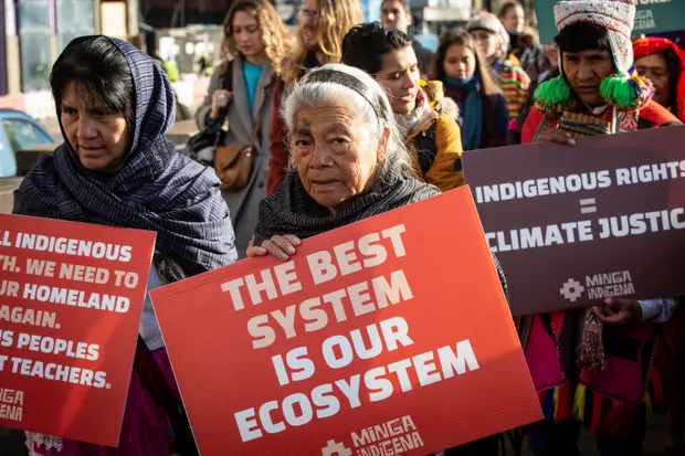 The best #system is our #ecosystem !
#Indigenous leaders march at #Cop26 in Glasgow. Land displacement often affects indigenous people who are key to protecting #biodiversity!

We #support 100%!