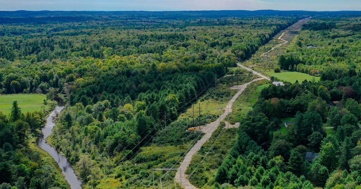 TerramacUSA's tweet photo. Terramac's spotted in Central Maine laying mats for utility right-of-way.
#utilityequipment #mathauling #terramac #crawlercarriers #electricalcompanies #energy #power #dronefootage https://t.co/niCHxWD4Vv
