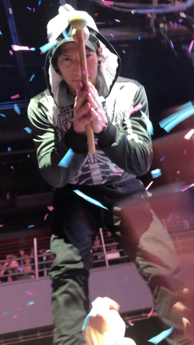 dunwithowell's tweet photo. josh dun looking @ me
2019 vs 2021 https://t.co/x4LmM727nd