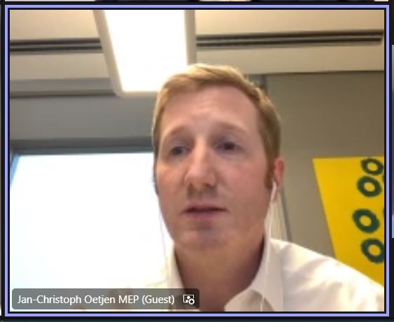 FuelsEurope's tweet photo. .@jcoetjen explains we should not single out one technology. There are technologies ready to use such as LCLF which will have an important role 2 play in decarbonisating transport. There are also other technologies such as EVs where the infrastructure still needs to be developed. https://t.co/Kw2n1PdGDV