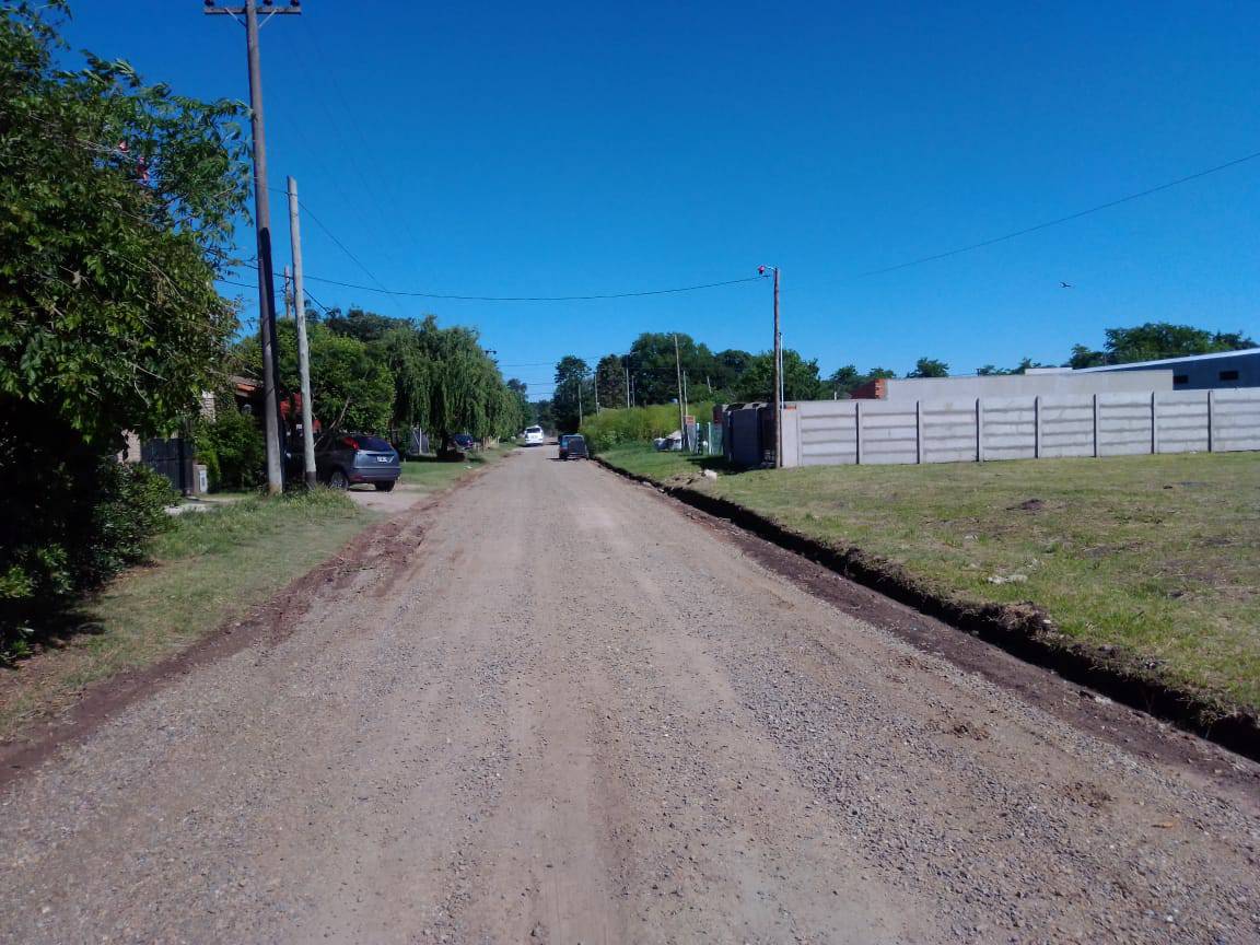 🚧 Algunos trabajos que se realizan durante la mañana de hoy:

◾ Mantenimiento de Calles. Se realiza el estabilizado de la Calle 22 entre 25 y 27 de Barrio Los Prados y en Calle 56 entre 21 y 125 de Barrio Meneses.