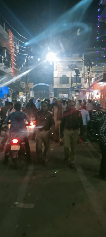 maharajganjpol's tweet photo. पुलिस अधीक्षक महराजगंज श्री प्रदीप गुप्ता के निर्देशानुसार जनपद के समस्त CO's/SHO's/SO's व चौकी प्रभारियों द्वारा शांति,अपराध नियंत्रण व कानून व्यवस्था बनाए रखने हेतु अपने-अपने थाना क्षेत्र में पैदल गश्त कर संदिग्ध व्यक्तियों/वाहनों की चेकिंग की जा रही है। https://t.co/2IBjBUn6s1