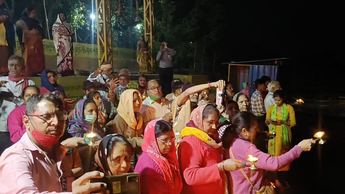 YamunaMission's tweet photo. आज के पावन पर्व पर पुण्य तीर्थ गऊघाट (बृज मथुरा पुरी) माँ श्रीयमुना जी की संध्या आरती दर्शन 🙏🙏  #aarti #GauGhat #Mathura #YamunaMission https://t.co/HcSg3zEvpd