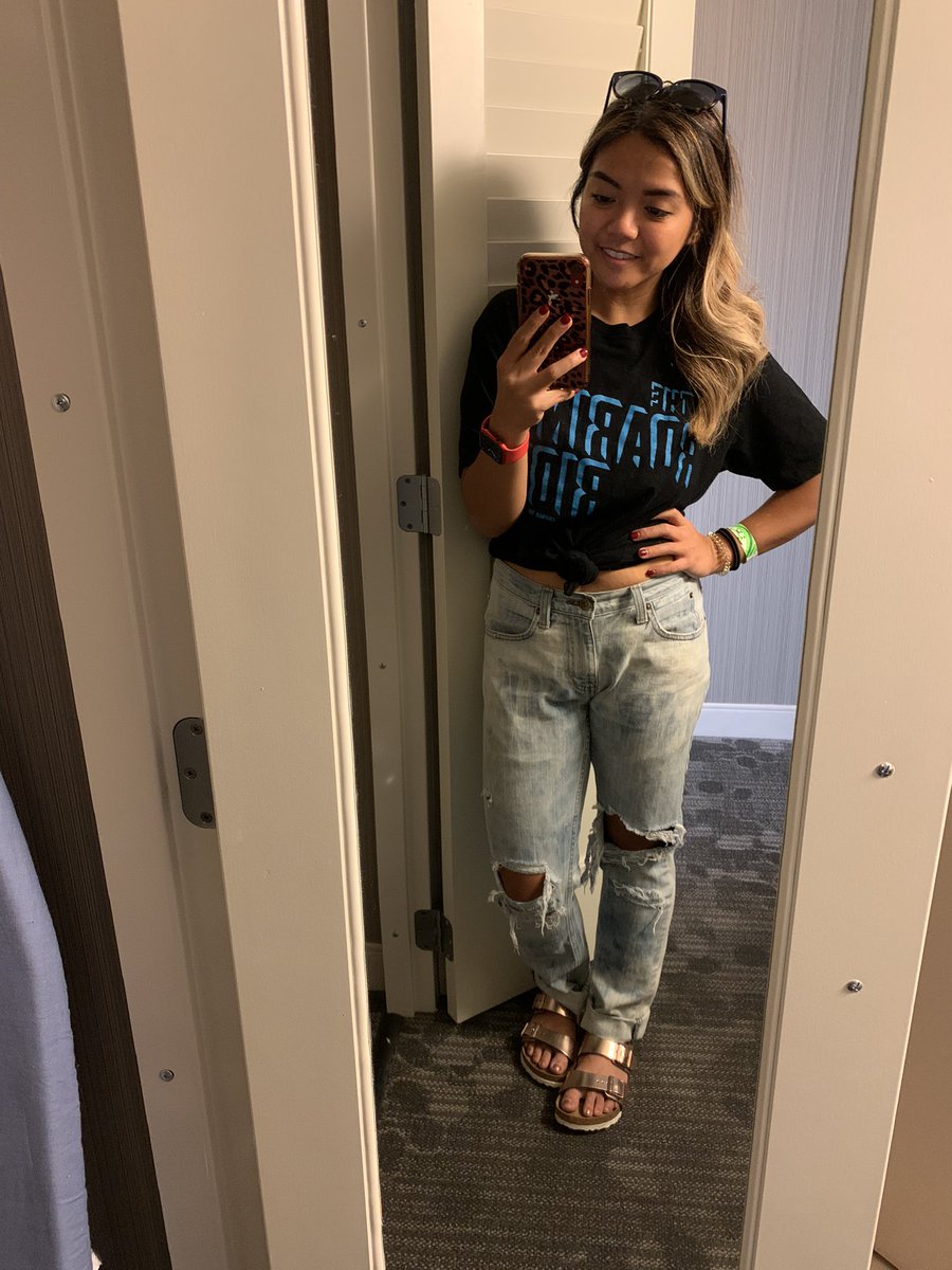 Ayebaybeax3's tweet photo. It’s been real AZ, but this NC chick has to go home now. Thanks for a good time and a Panthers win. Traveling with the victory Monday fit #AZTakeover #KeepPounding https://t.co/taTNx0NvU1