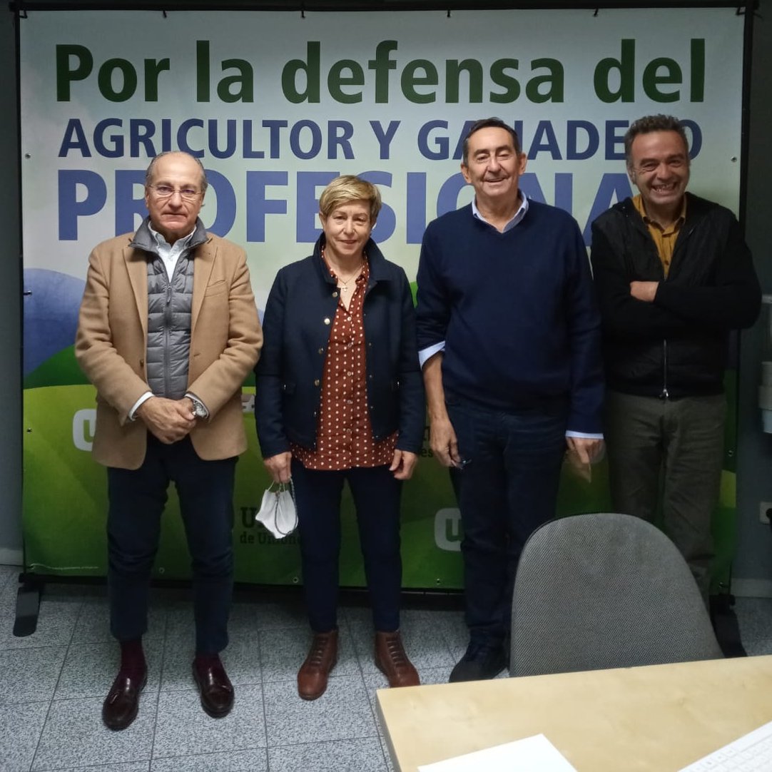 uniopagesos's tweet image. 🗣️🥛El responsable del sector de la #Llet d’@uniopagesos Marc Xifra va participar en la reunió d’ @UniondeUniones amb la Federación Nacional de Industrias Lácteas per traslladar-los la preocupació per la situació crítica que viuen els ramaders i demanar un #PreuJustPerALaLlet