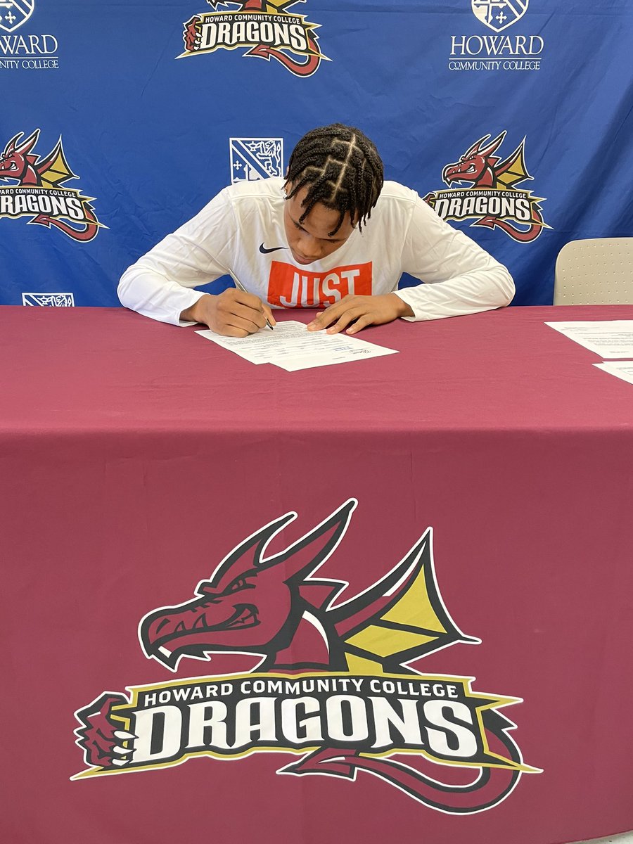 HowardCCHoops's tweet photo. ICYMI: Last week Daeshawn Eaton (@_RealDaeshawn) signed his NLI to play for D1 Cal State Fullerton (@FullertonTitans) next season in the Big West (@BigWestSports). 🔥🔥#PlayHereGetThere https://t.co/Hc8ZrCyAxV