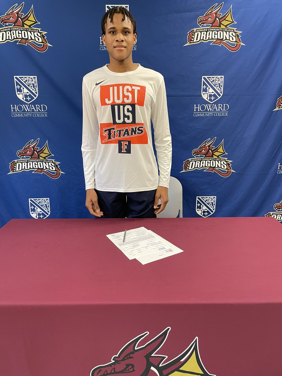 HowardCCHoops's tweet photo. ICYMI: Last week Daeshawn Eaton (@_RealDaeshawn) signed his NLI to play for D1 Cal State Fullerton (@FullertonTitans) next season in the Big West (@BigWestSports). 🔥🔥#PlayHereGetThere https://t.co/Hc8ZrCyAxV