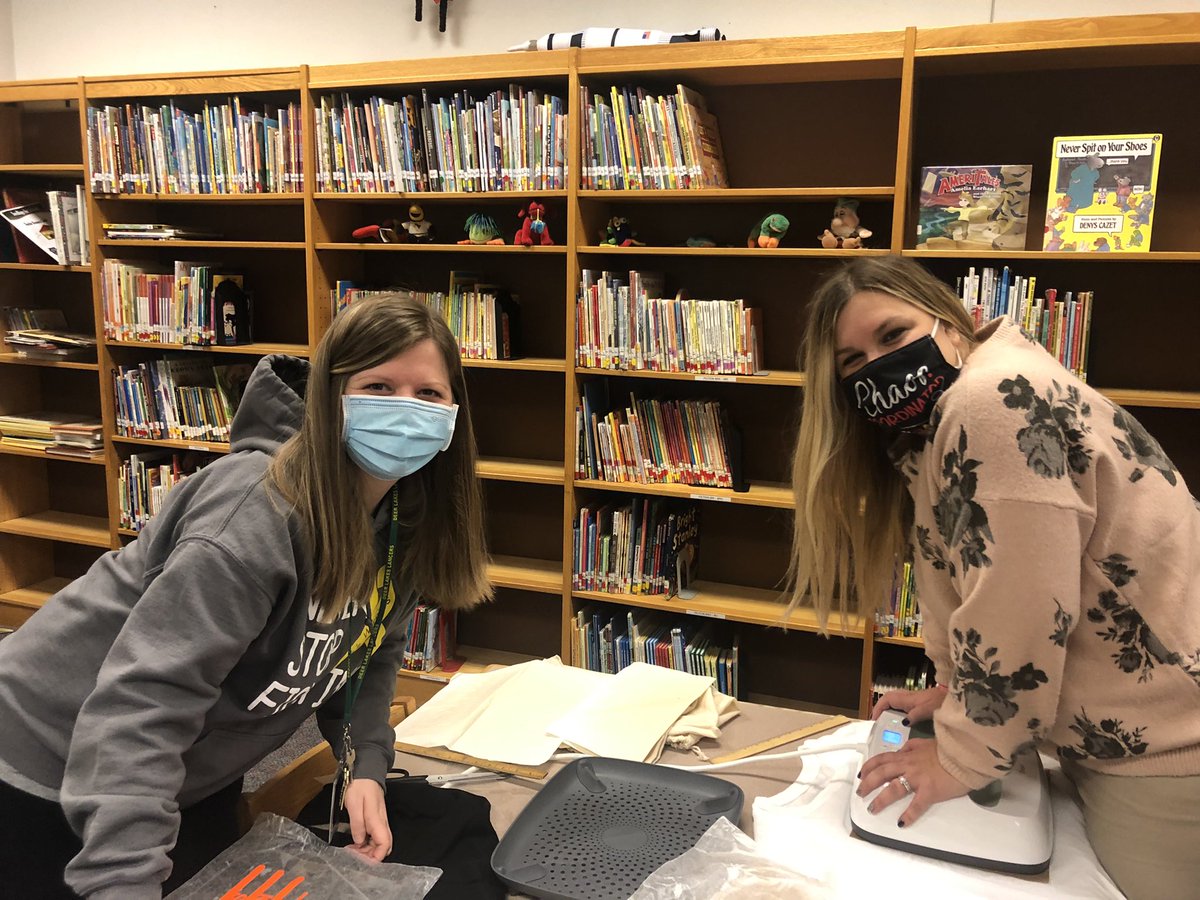 JennBarnes2020's tweet photo. Great way to start our Monday … staff making Motivational shirts together on Motivational Monday ! So much fun ! https://t.co/l996WOU81n