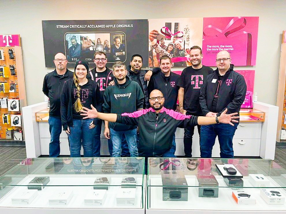 Arch_Telecom's tweet photo. Our Pittsburgh, PA team gearing up to crush their week &amp; prepping for our upcoming #MagentaFriday !🤩 https://t.co/9orX84N0Ov