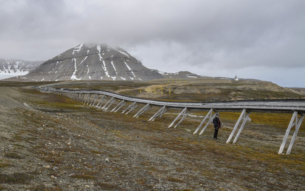 climatevisuals's tweet image. A disused water pipeline, abandoned after the land it was built on thawed. Ny-Ålesund, Svalbard, Norway.

Arctic permafrost, frozen ground that never normally thaws, is melting and releasing methane, a potent greenhouse gas that further accelerates global heating.

📷Rakesh Rao