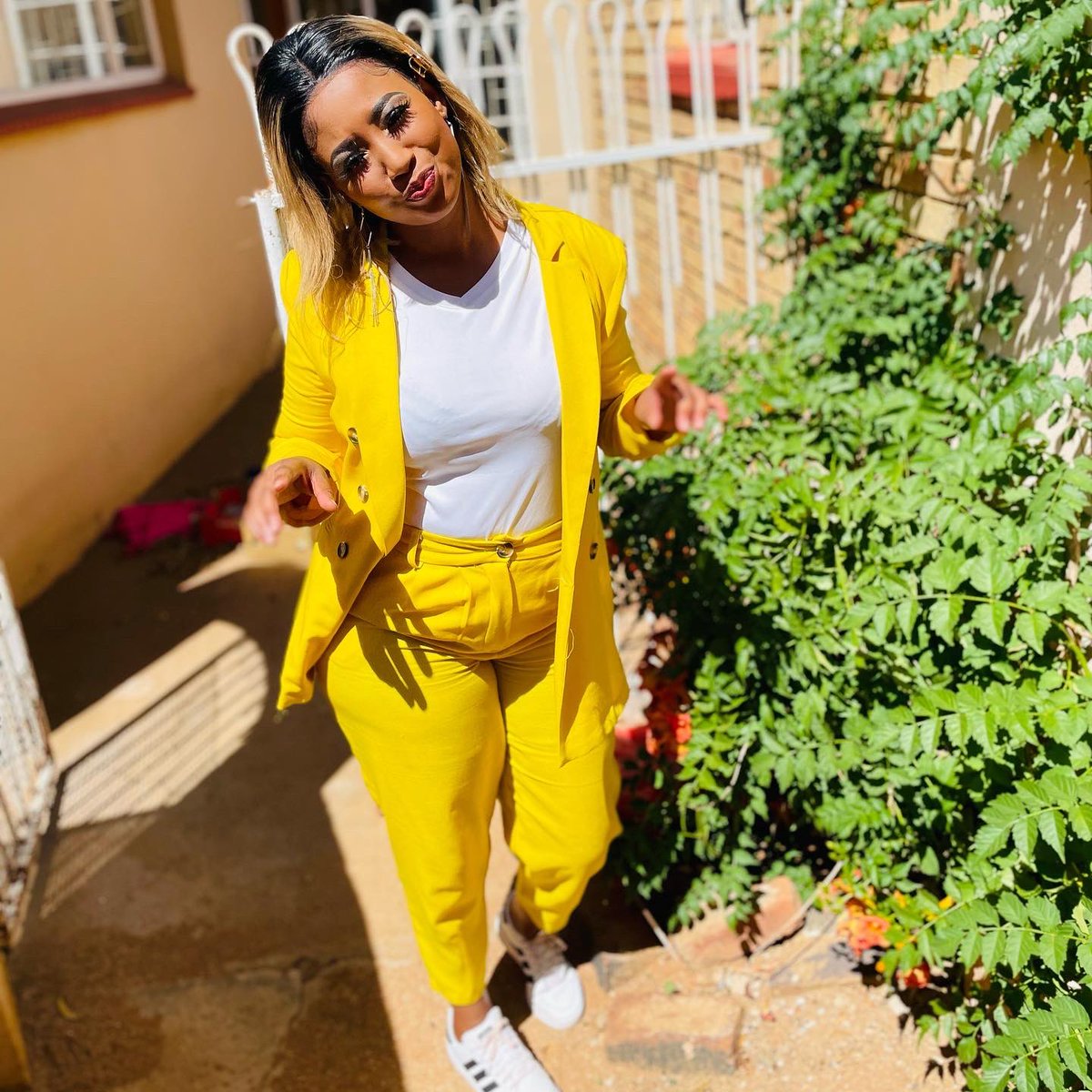 amomaxglamhome's tweet image. 🔌 hair and makeup @amomaxhair
📲: +27785194000

#level5 #hair #machinemadewigs #weave #preplucked #AAMU #GirlTalkZA #makeup #lashes