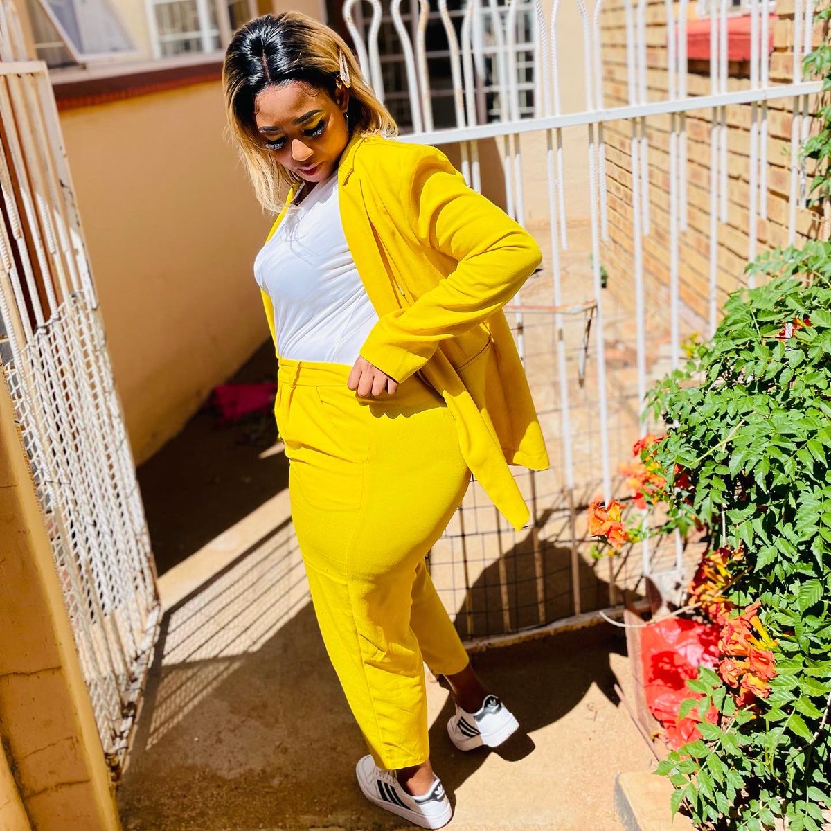 amomaxglamhome's tweet image. 🔌 hair and makeup @amomaxhair
📲: +27785194000

#level5 #hair #machinemadewigs #weave #preplucked #AAMU #GirlTalkZA #makeup #lashes