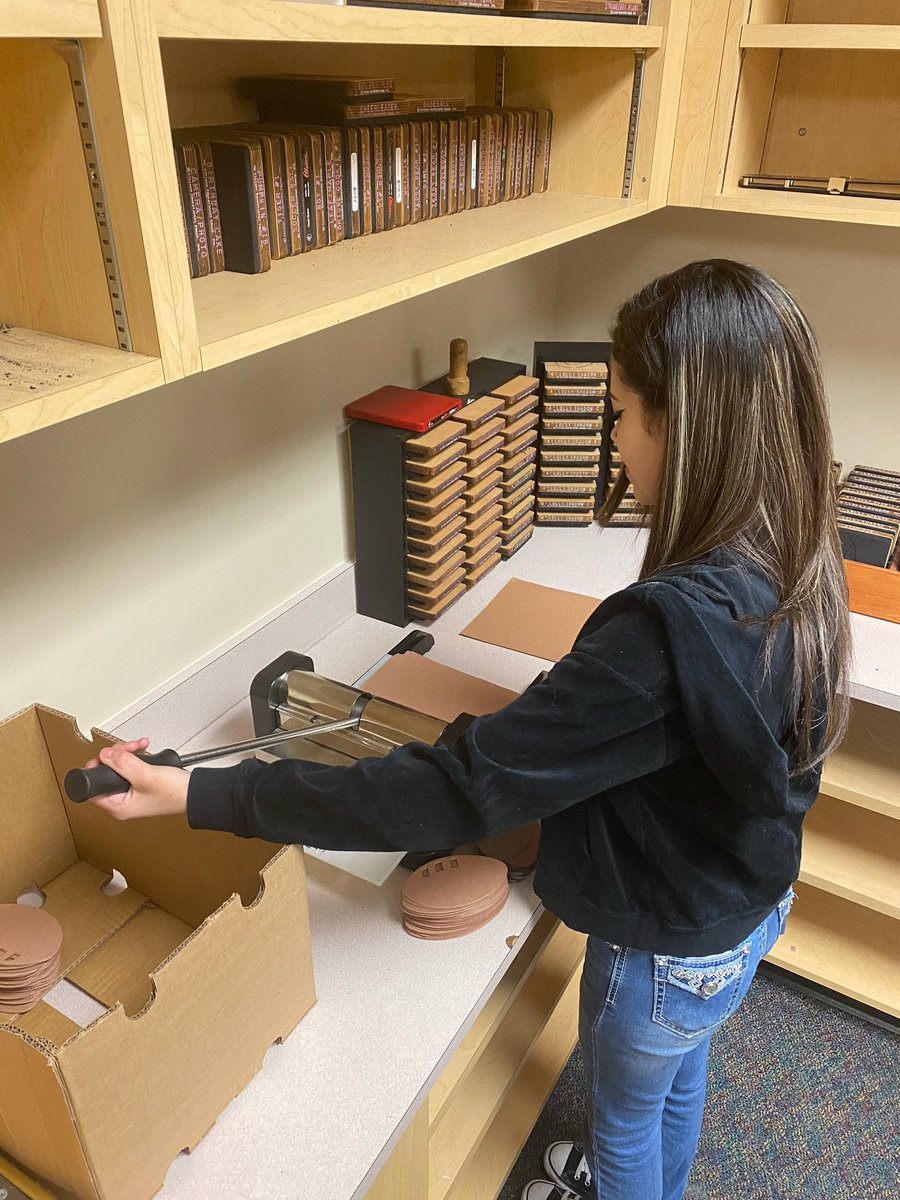 InfinityECHS's tweet photo. More pictures from last week's service learning day. This group visited Sorter's Mill Elementary and helped out in classrooms. #TCOB #servicelearningday #GoKnights @newcaneyisd https://t.co/H7O3pDtkCJ