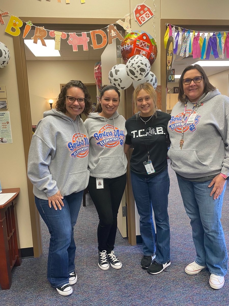 InfinityECHS's tweet photo. More pictures from last week's service learning day. This group visited Sorter's Mill Elementary and helped out in classrooms. #TCOB #servicelearningday #GoKnights @newcaneyisd https://t.co/H7O3pDtkCJ