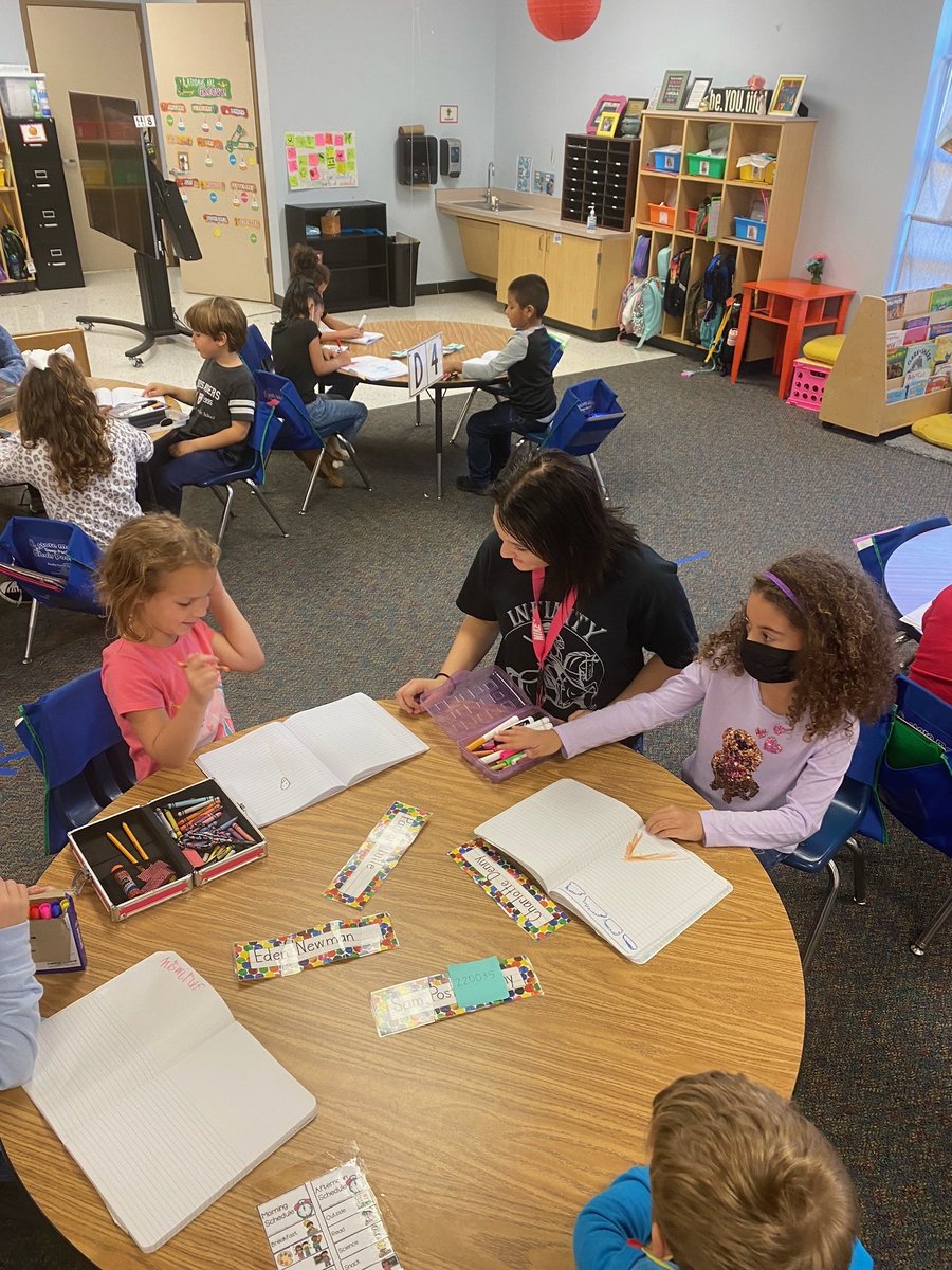 InfinityECHS's tweet photo. More pictures from last week's service learning day. This group visited Sorter's Mill Elementary and helped out in classrooms. #TCOB #servicelearningday #GoKnights @newcaneyisd https://t.co/H7O3pDtkCJ