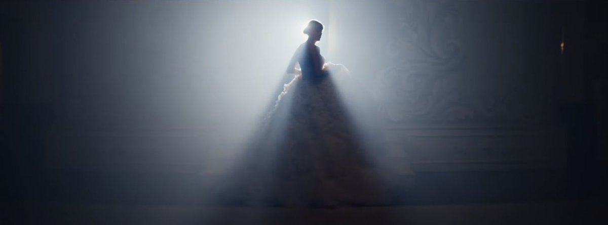 all_too_will's tweet photo. something about taylor in a wedding dress 😭🤍🥺👰🏼‍♀️ #IBetYouThinkAboutMeMusicVideo #RedTaylorsVersion #ItsRedSeason https://t.co/Whyw6vTNVJ
