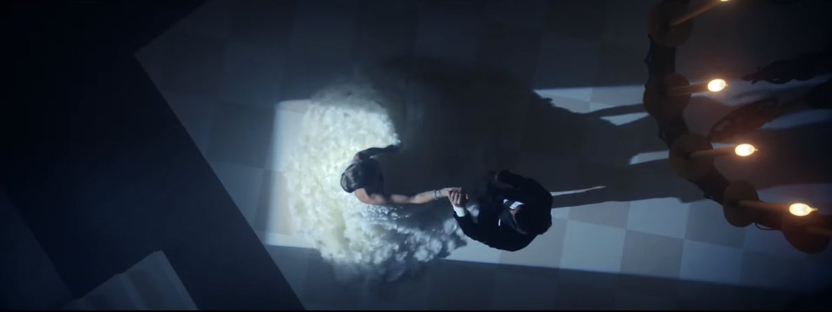 all_too_will's tweet photo. something about taylor in a wedding dress 😭🤍🥺👰🏼‍♀️ #IBetYouThinkAboutMeMusicVideo #RedTaylorsVersion #ItsRedSeason https://t.co/Whyw6vTNVJ