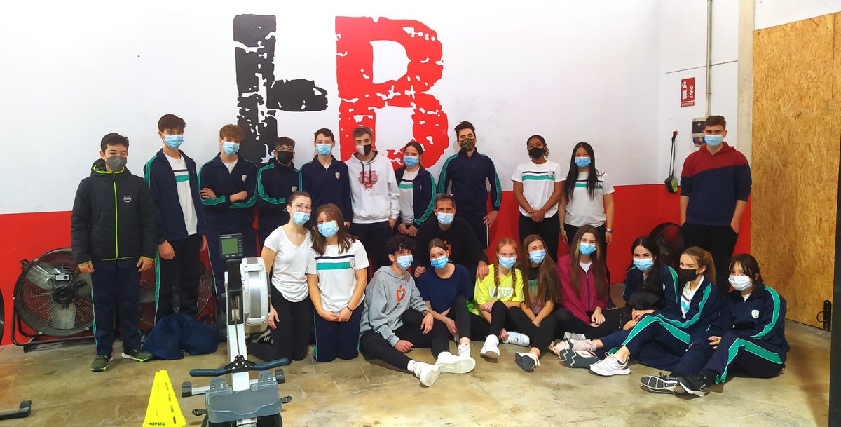 ColegioSanAgus4's tweet photo. Los alumnos y alumnas de 3º y 4º ESO han visitado las instalaciones del centro deportivo HeavyBox, donde han podido desarrollar una sesión de CrossFit adaptada a su edad. Muchas gracias a HeavyBox por habernos dejado disfrutar de este fantástico #Valdepeñas #heavybox #crossfit https://t.co/7x4SX9UpU6