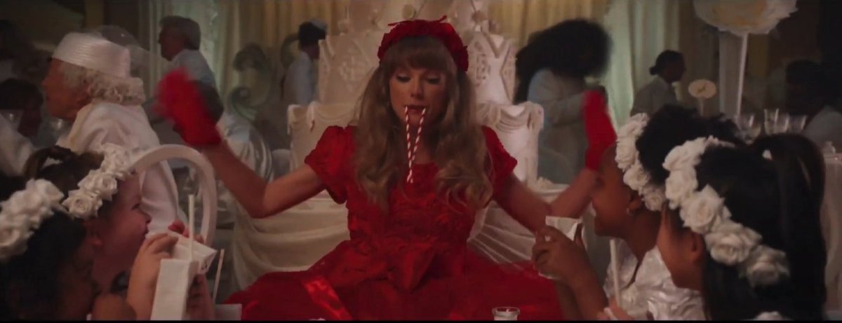 shookswiftie's tweet image. wait....Taylor Swift was sitting at the children's table because she wasn't viewed as an adult 🥲 #IBetYouThinkAboutMe