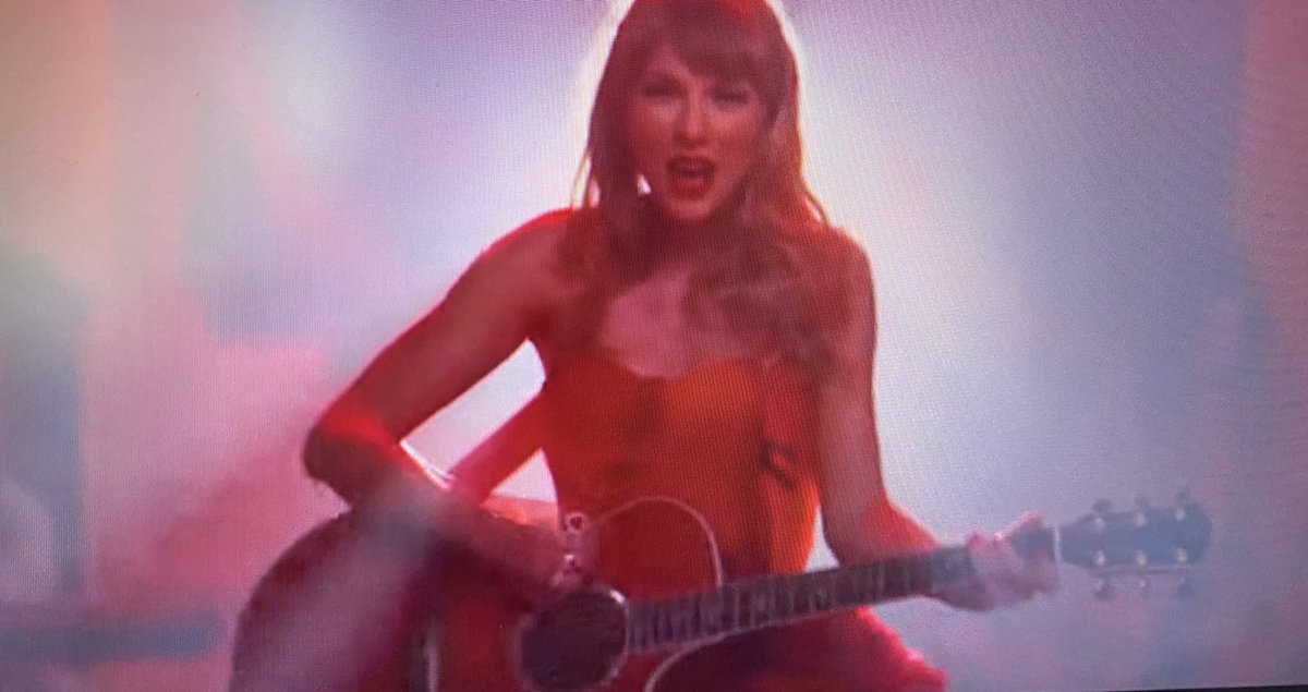 rumorzfrominez's tweet photo. @taylorswift13 @blakelively Dear @blakelively , thank you. All these looks are 13/13. ❤️‍🔥 #IBetYouThinkAboutMe https://t.co/z4RDXyZCzD