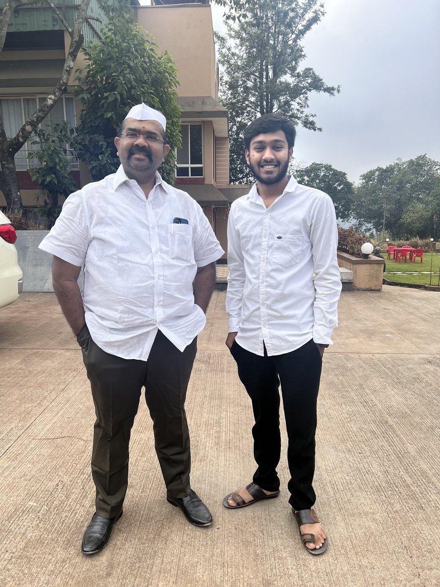 hackchat_2's tweet image. माजी आमदार आणि माथाडी कामगार नेते व कॅबिनेट मिनिस्टर  नरेंद्र पाटील यांच्या सोबत महाबळेश्वर येतील काही क्षण.