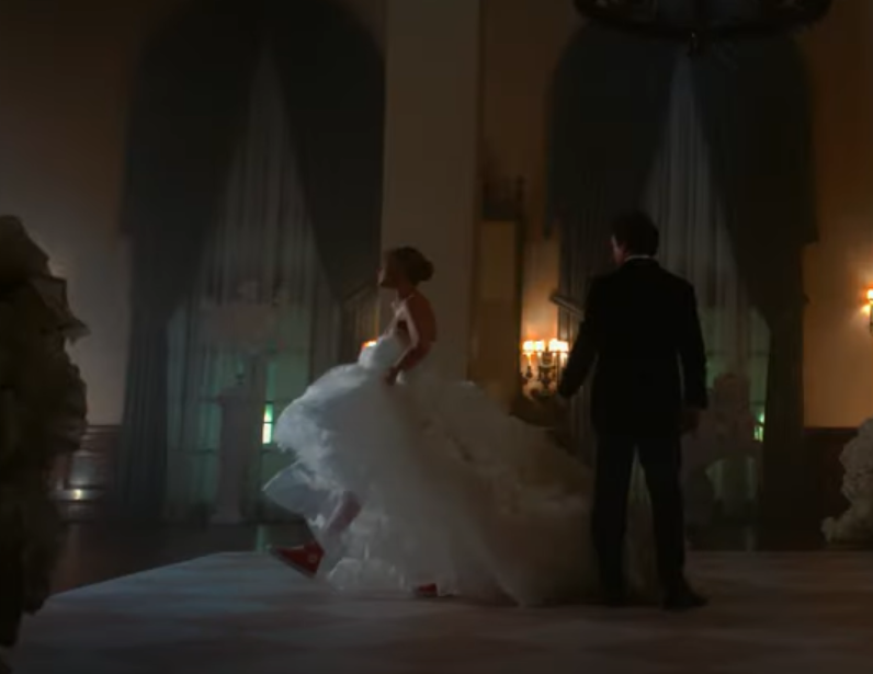 xbemyperson's tweet image. SHE IS WEARING SNEKAERS CAUSE HE NEVER LIKED WHEN SHE WORE HIGH-HEELS #IBetYouThinkAboutMe