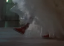 xbemyperson's tweet image. SHE IS WEARING SNEKAERS CAUSE HE NEVER LIKED WHEN SHE WORE HIGH-HEELS #IBetYouThinkAboutMe