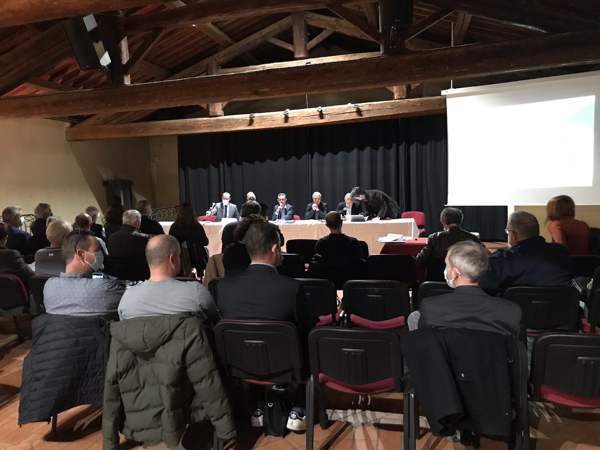 chambagri34's tweet photo. La #celluledecrise confirme les estimations alarmantes baisse historique de 40% des récoltes viticoles sur le bassin ex LR et 2,9 Mhl dans l'Hérault. https://t.co/NkW4JdhLR7