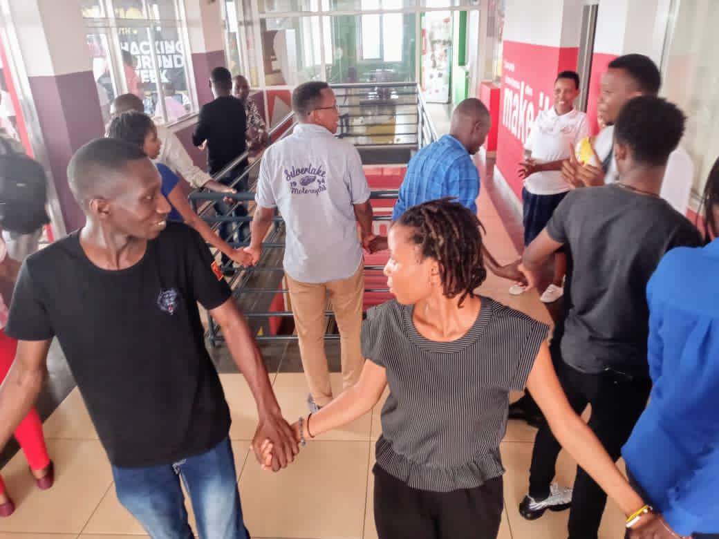 BujaHub's tweet photo. Faut pas être impulsif face à un problème ,dans une équipe pour trouver une bonne solution il faut un bon leader, de bonnes stratégies et une bonne technique de communication. - @hans_m_a

@PNUDBurundi 
@mincotim 
@MESRS4 
#Burundi 
#BujaHub
#Bujainnovationweek
#innovationweek https://t.co/XA1hyjbtct