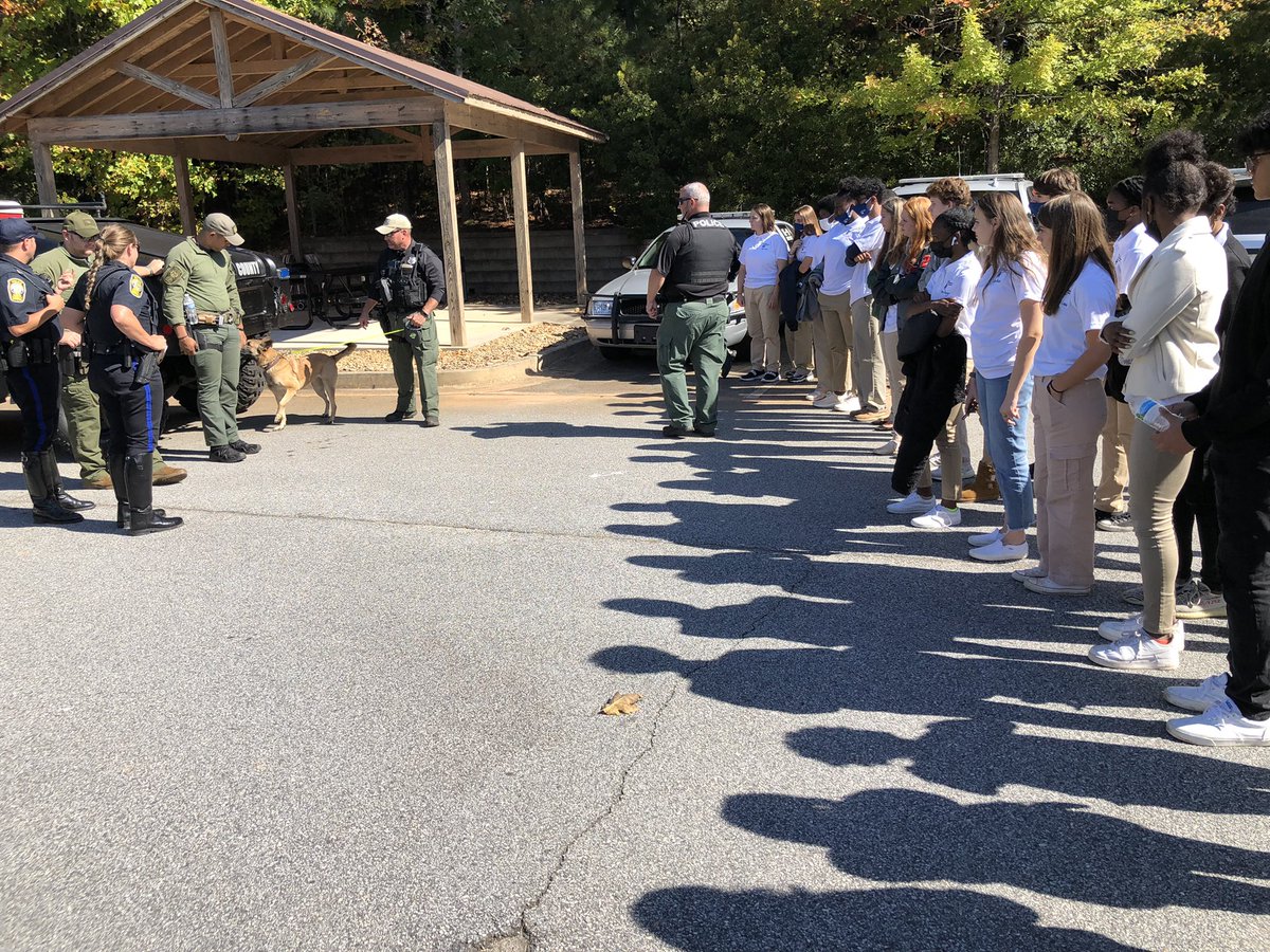 YLHenry's tweet photo. To round out our Public Safety Day our students heard from our Henry County Motor Unit, Special Operations Unit, and Canine Unit. 
Yes, you can get in the back of the tank. 🚓
Yes, you can touch the gadgets. 🖲
Yes, you can sit on the bikes. 🏍
No, you cannot pet the dog. 🐕 https://t.co/DSUTlxZash