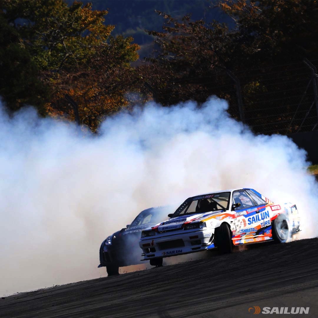 sailun_europe's tweet photo. Spectacular final at Formula Drift Japan. Was a rollercoaster ride to watch round 6 at Shizouka Speedway. Can‘t wait for next season, @SailunMotorspo3. 🏁
Congrats to Shinji Minowa who finished 2nd in the series.
#SAILUN #SailunTyre #MakeGreatTyres #SmartForward #MotorsportMonday https://t.co/W3XyjSU7ow